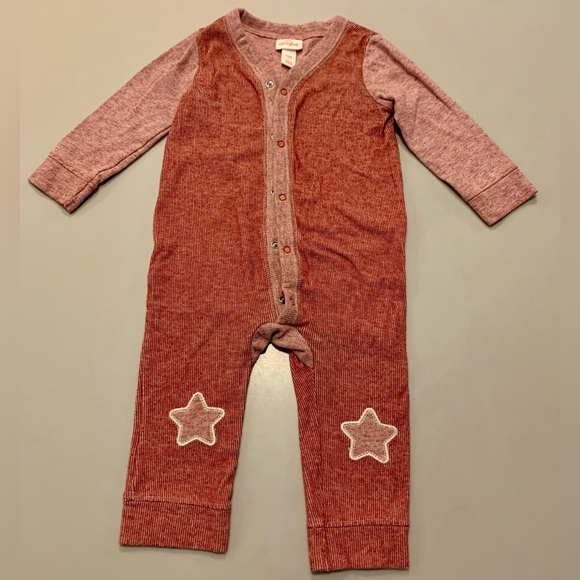 6-9 month 3 piece Lot/Bundle-2 Rompers-1 sweatpant. Carter’s and Cat & Jack - Picture 6 of 9